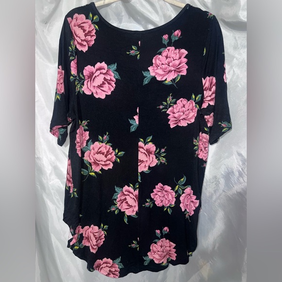 Torrid Super Soft Floral Top Size 2 - Picture 2 of 3